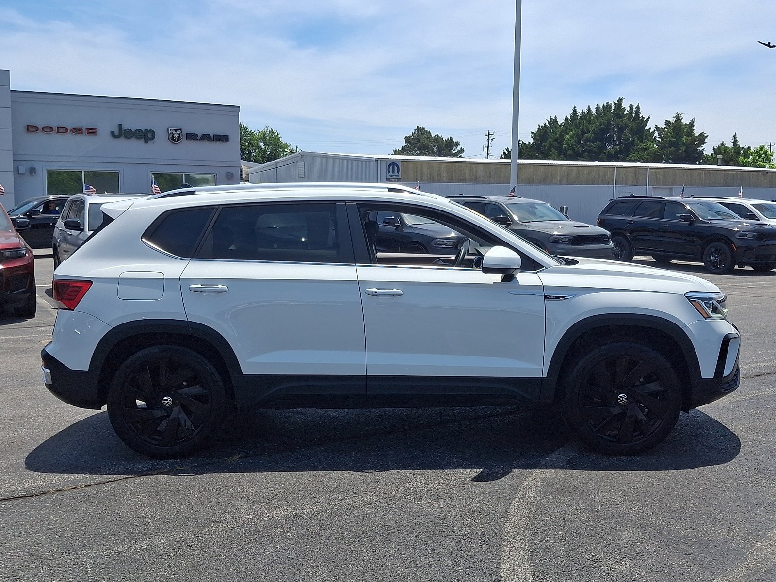 Used 2023 Volkswagen Taos SEL AWD/4WD image 7