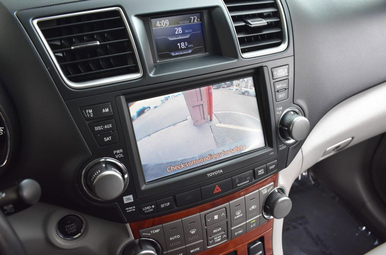 Used 2012 Toyota Highlander Limited image 25