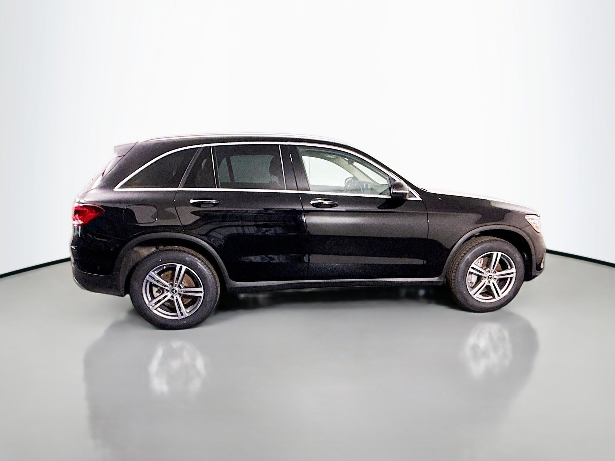 Used 2022 Mercedes-Benz GLC 300 4MATIC w/ Multimedia Package Lite image 11