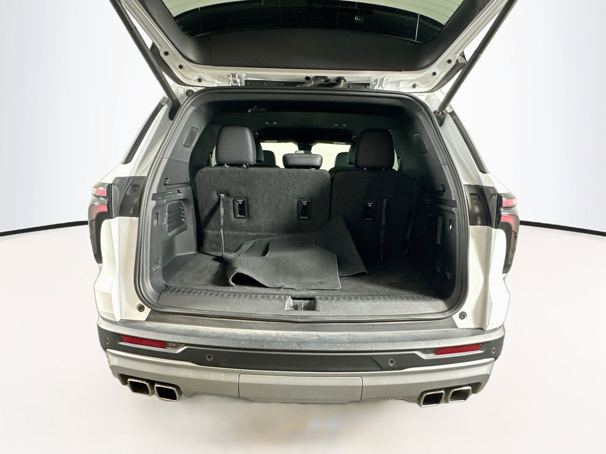 Used 2025 Chevrolet Traverse LT FWD image 29