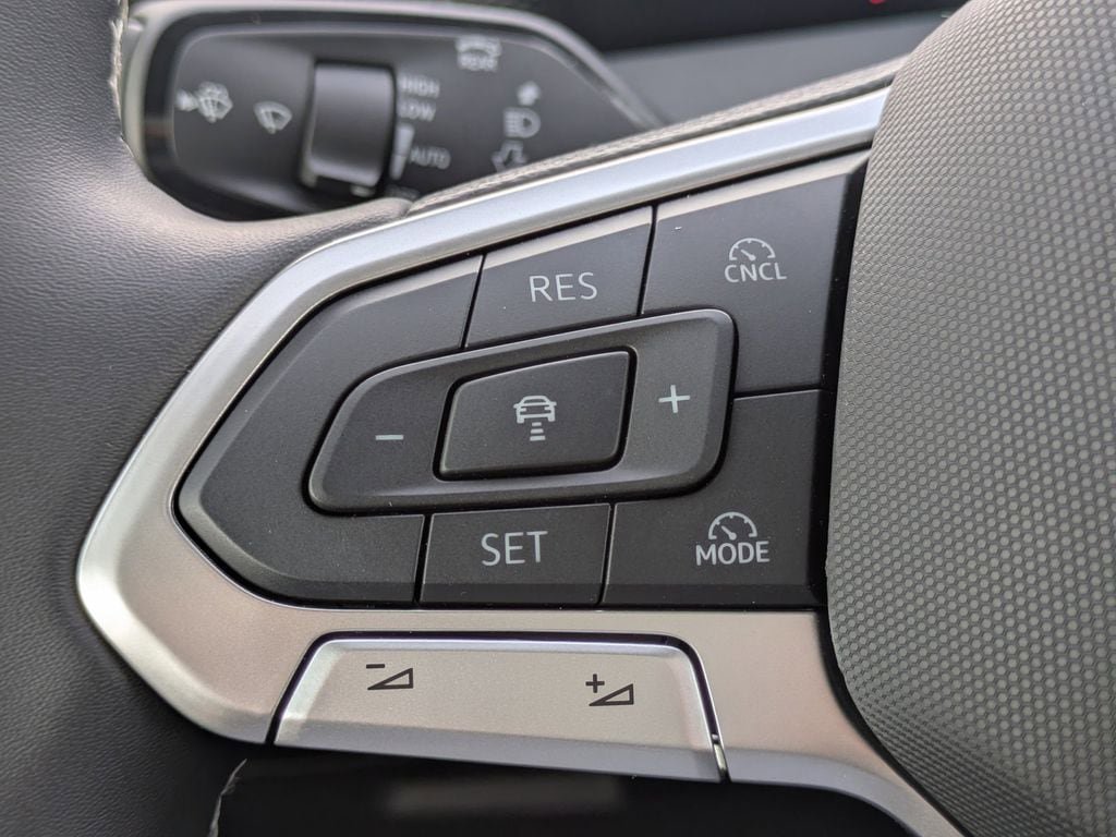 Certified 2025 Volkswagen Tiguan S FWD image 24
