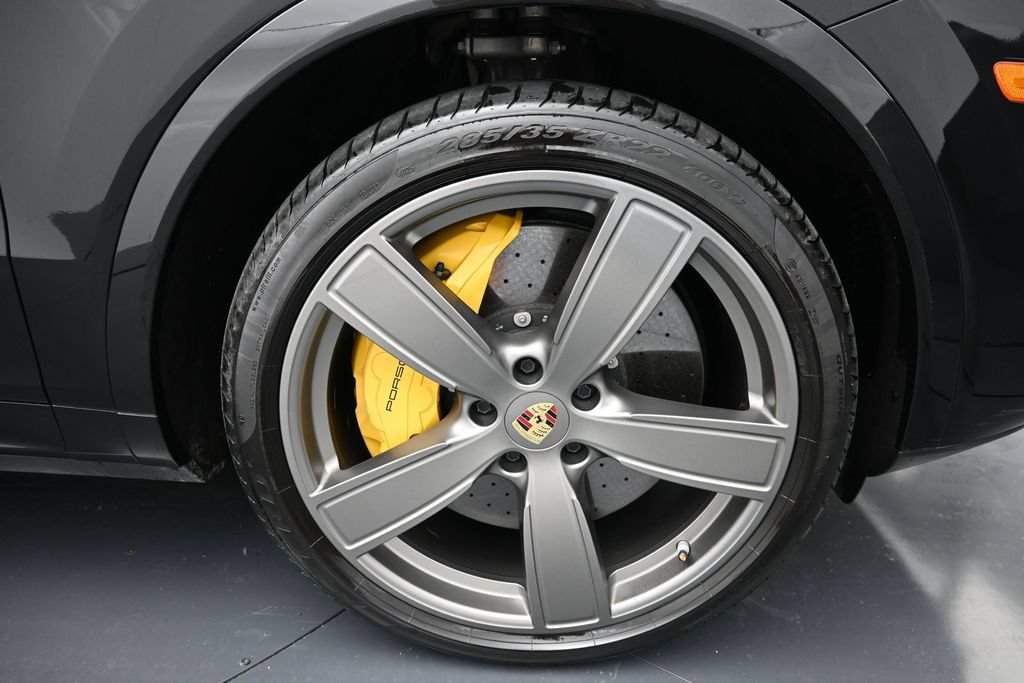 Certified 2023 Porsche Cayenne Turbo S AWD/4WD image 25
