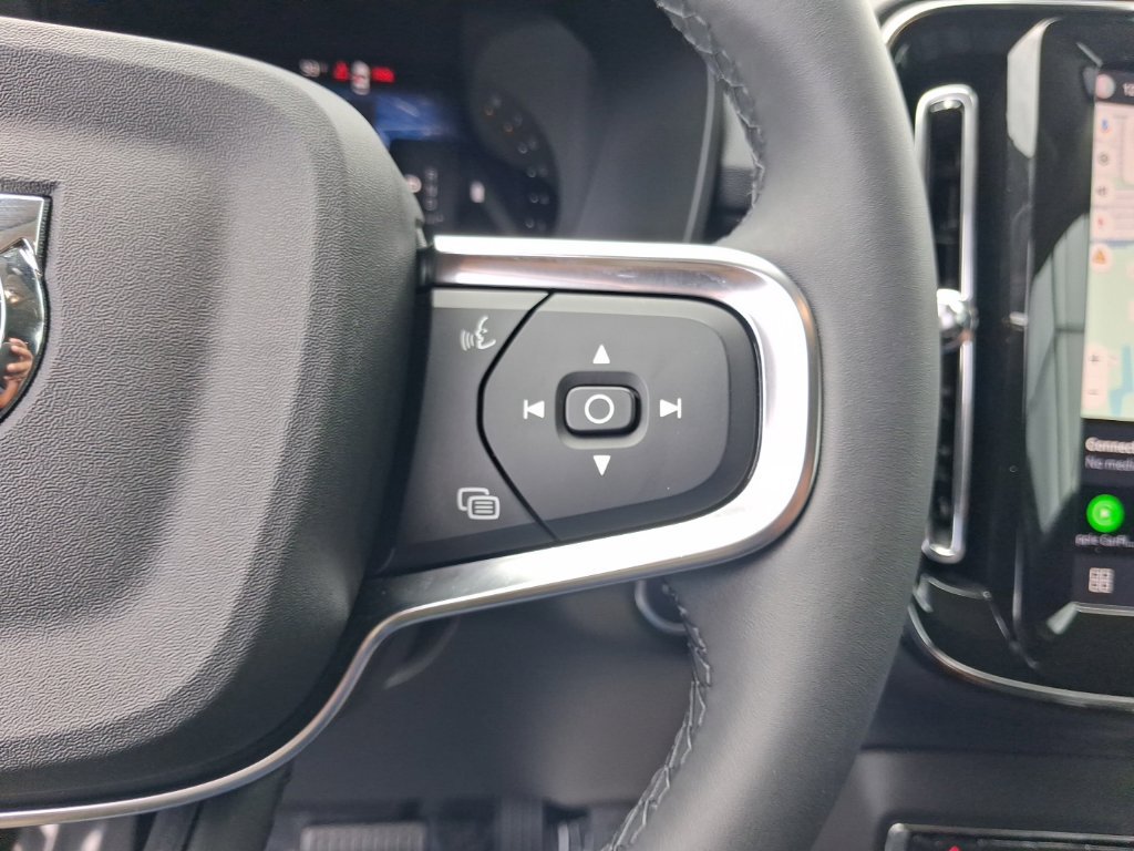 Used 2024 Volvo XC40 B5 Core AWD/4WD image 18