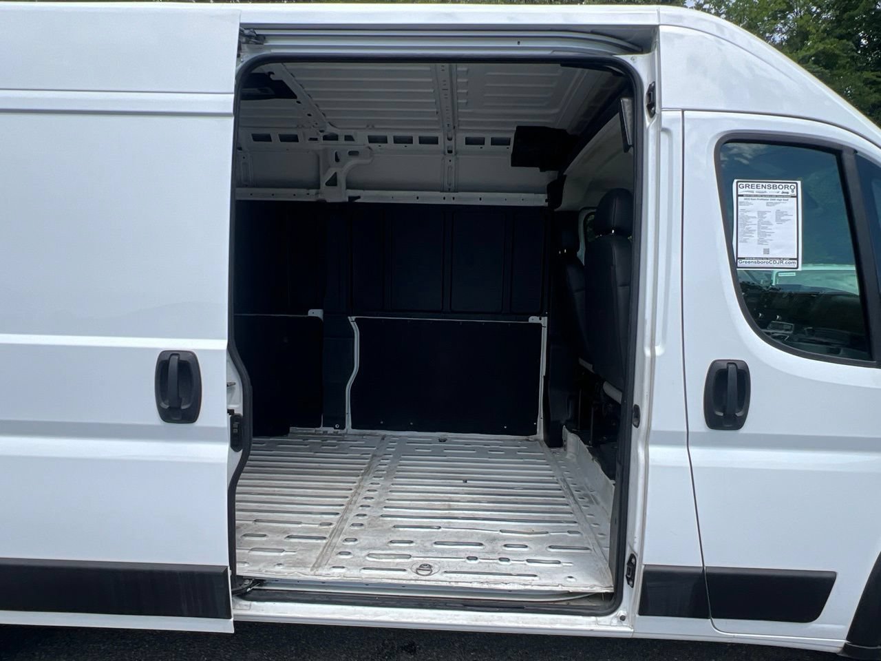 Used 2025 RAM ProMaster 2500 w/ Convenience Group FWD image 17