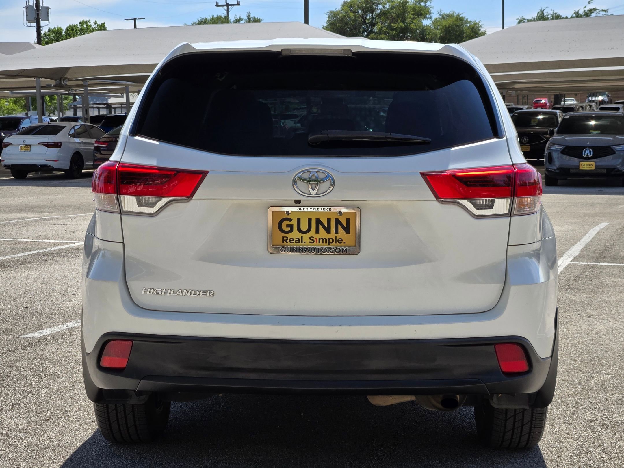 Used 2019 Toyota Highlander LE FWD image 5