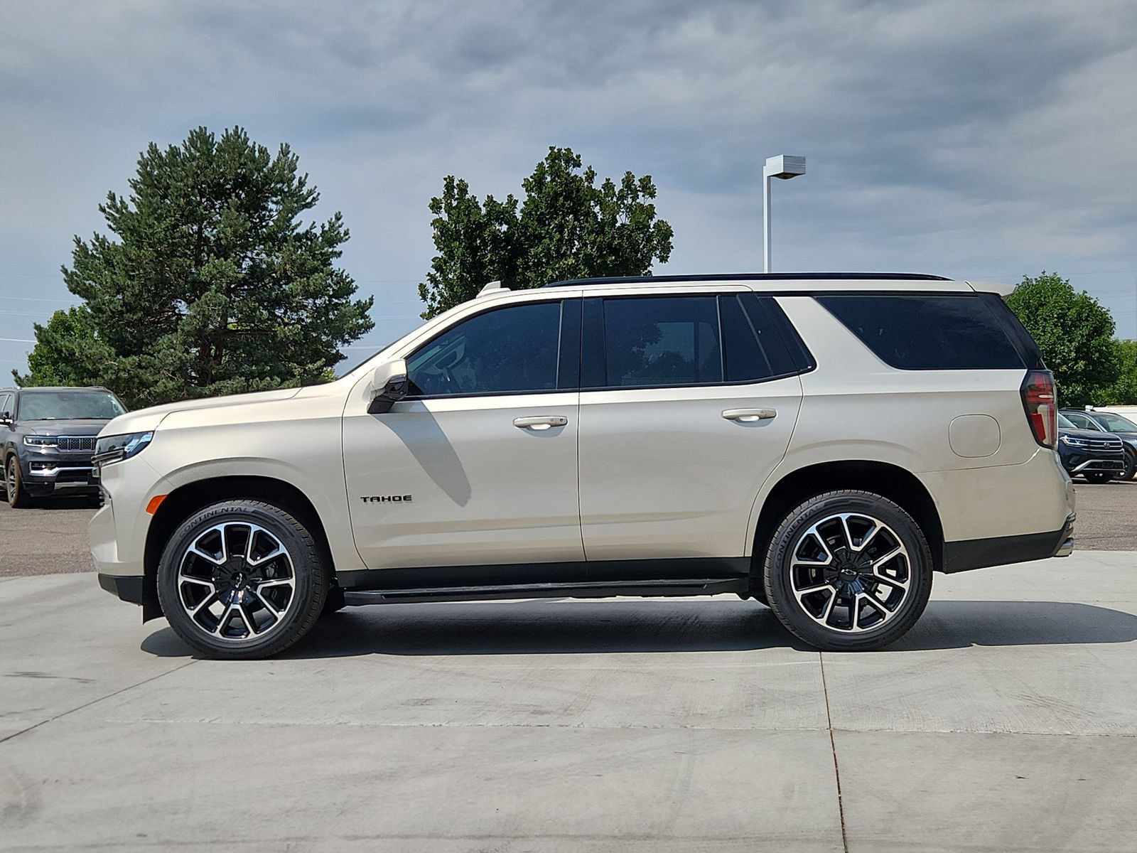 Used 2022 Chevrolet Tahoe RST w/ Sport Performance Package AWD/4WD image 2