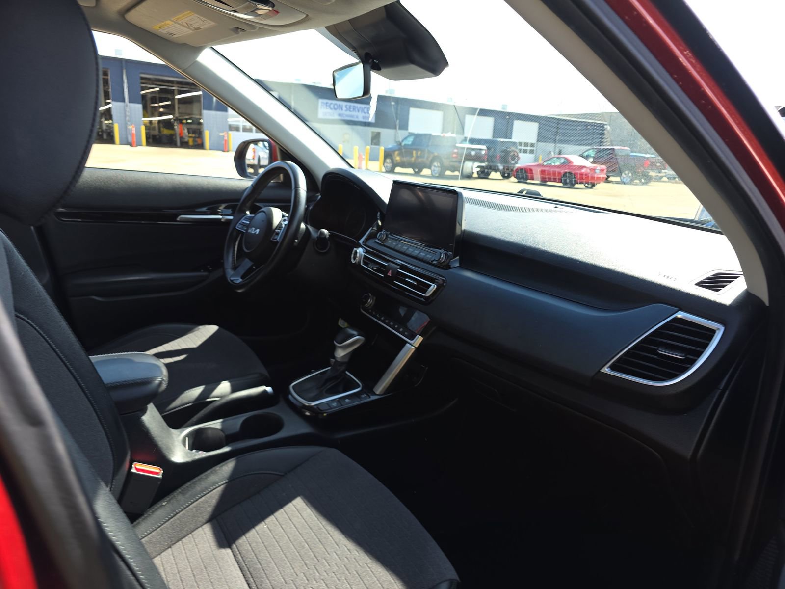 Used 2023 Kia Seltos S w/ Navigation Package image 8