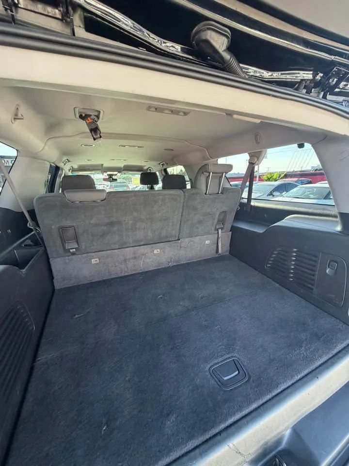 Used 2016 Chevrolet Suburban LS RWD image 9