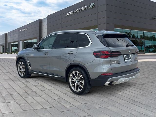 Used 2024 BMW X5 xDrive50e image 3