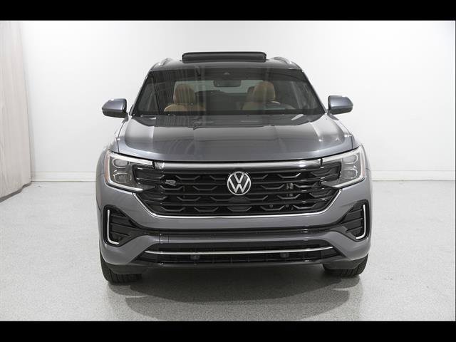 Used 2024 Volkswagen Atlas Cross Sport SEL R-Line AWD/4WD image 2