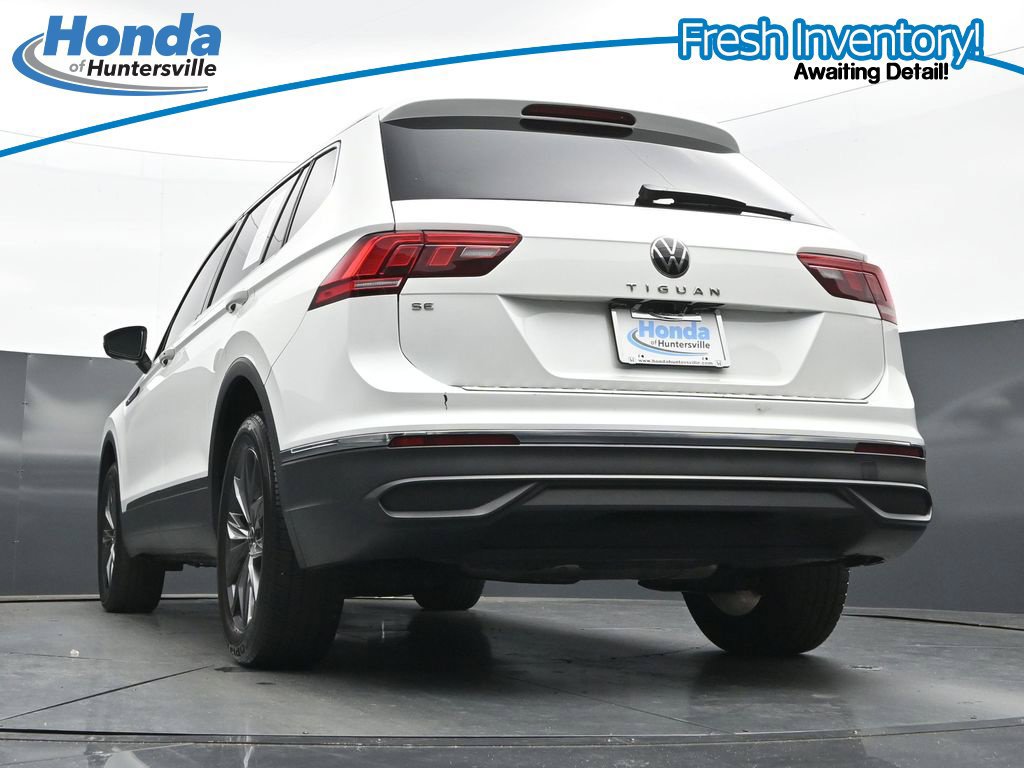 Used 2023 Volkswagen Tiguan SE w/ Panoramic Sunroof Package FWD image 32