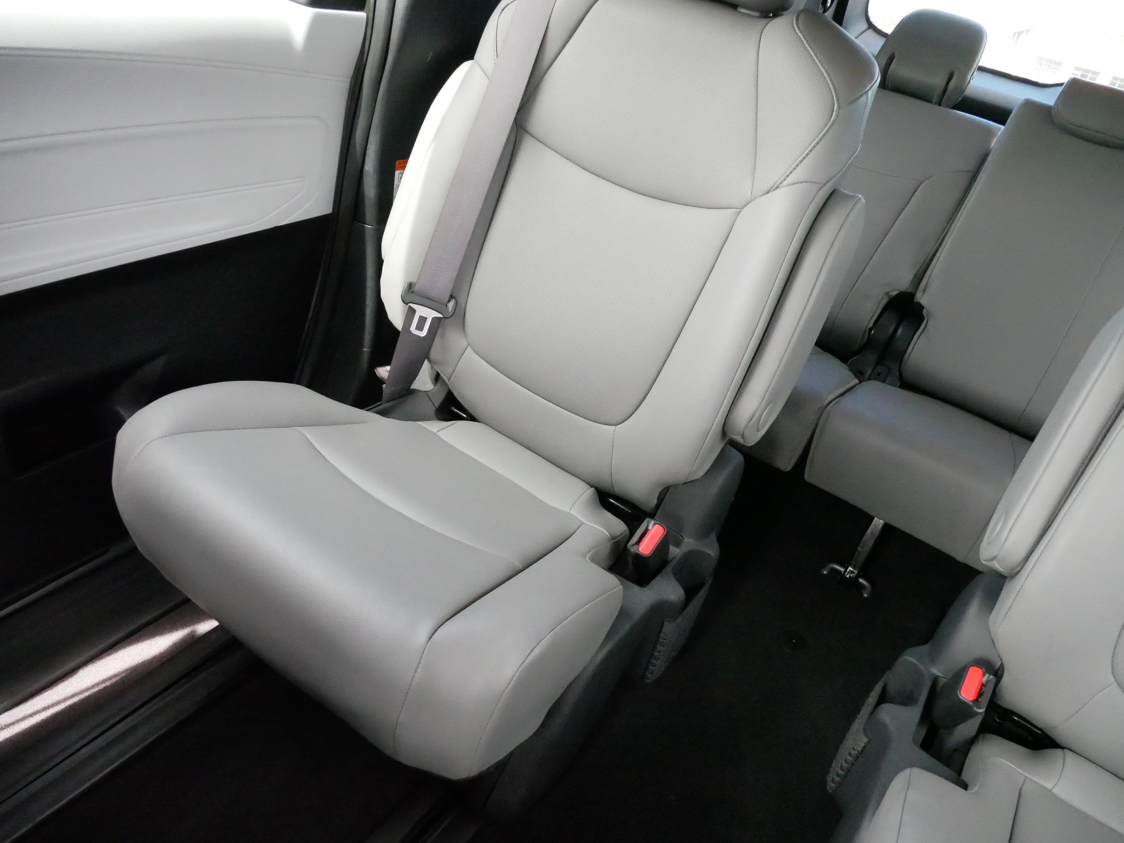 Used 2025 Toyota Sienna XLE w/ XLE Plus Package AWD/4WD image 12