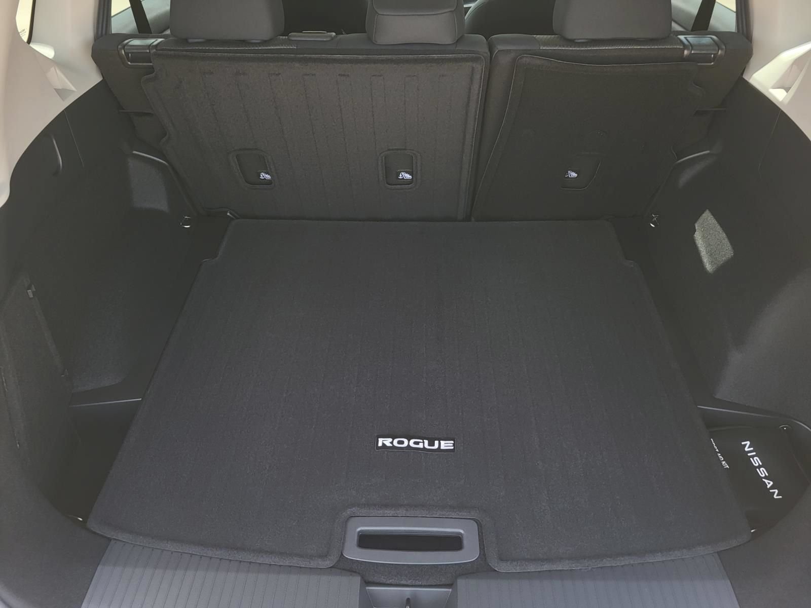 Used 2026 Nissan Rogue SV FWD image 9