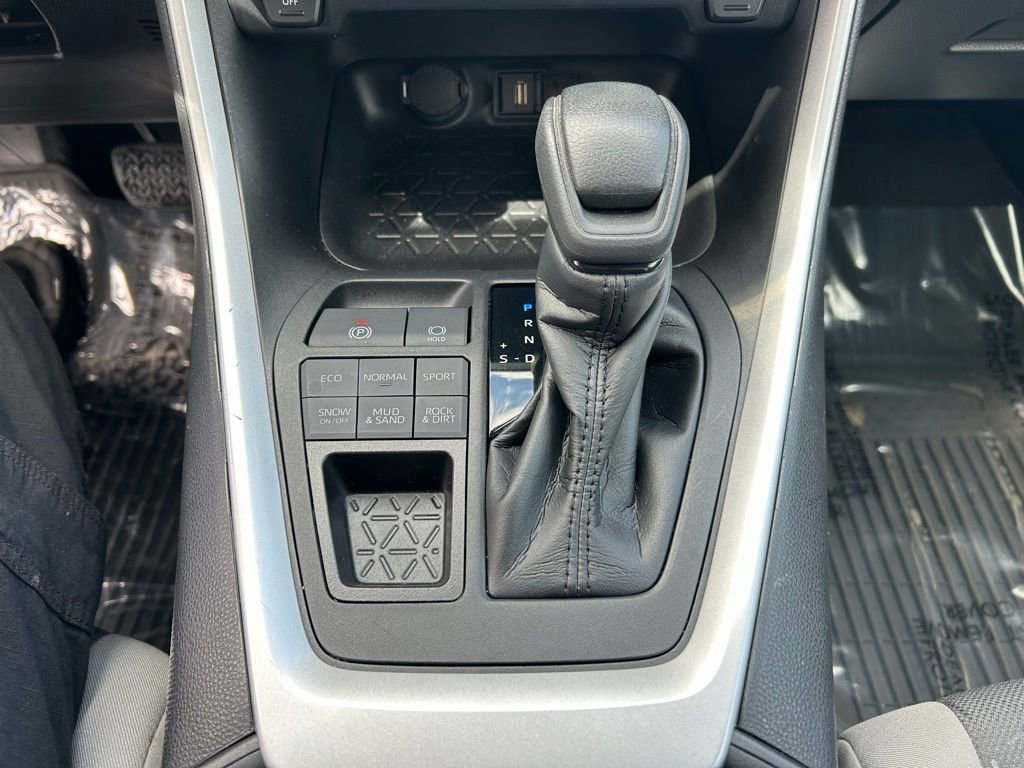 Used 2021 Toyota RAV4 XLE w/ Convenience Package AWD/4WD image 20