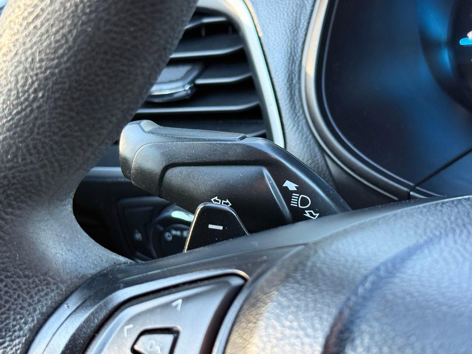 Used 2017 Ford Edge SE image 39