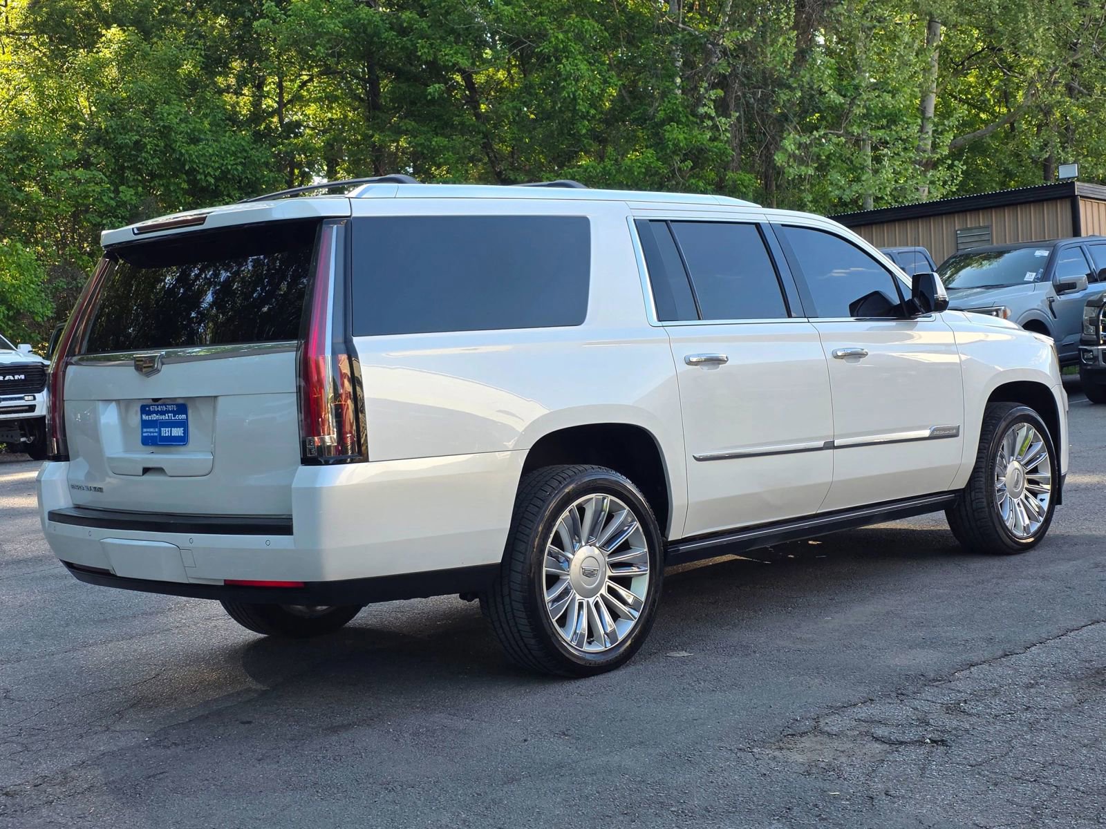 Used 2016 Cadillac Escalade ESV Platinum RWD image 7