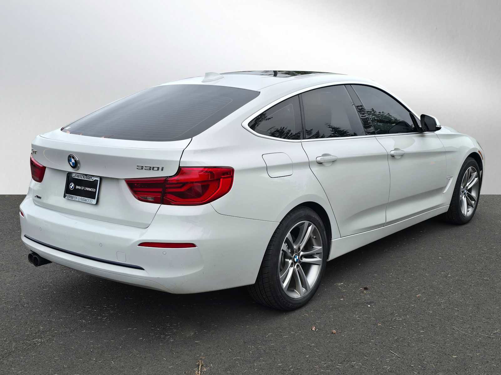 Used 2018 BMW 330i Gran Turismo xDrive 330i xDrive image 3