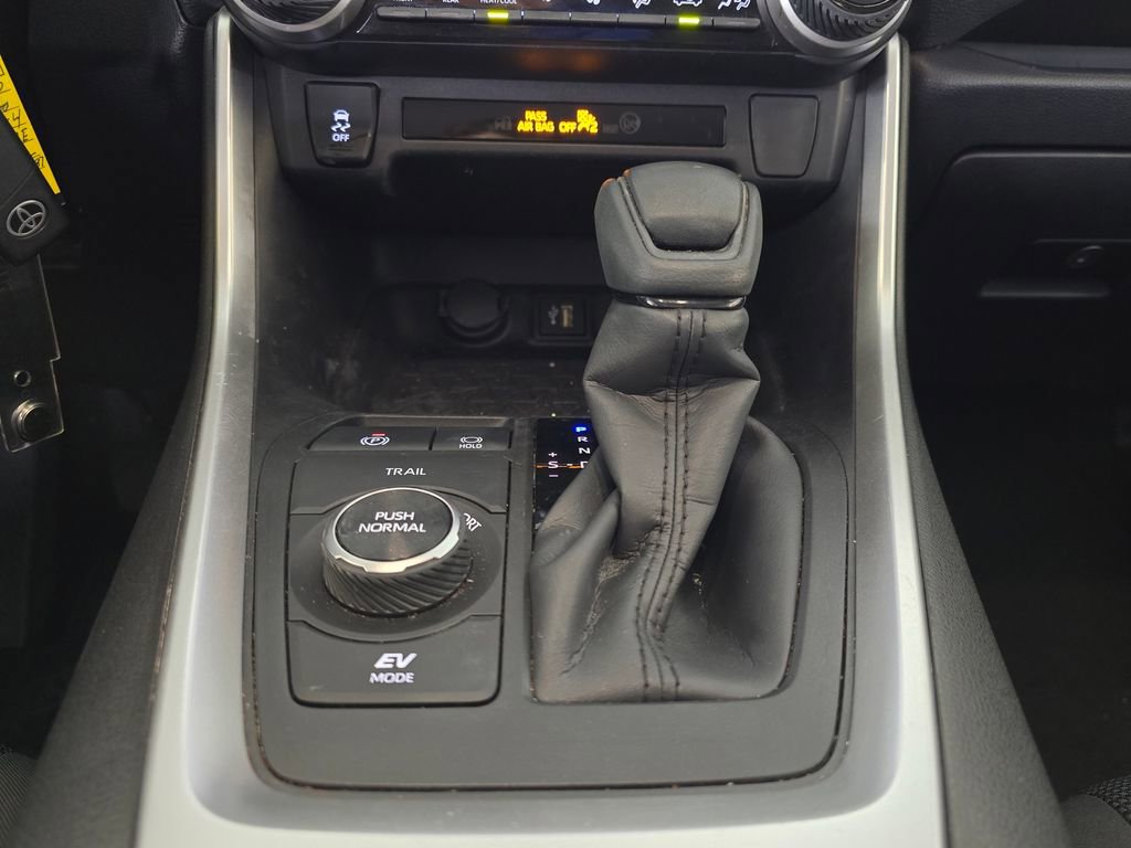 Used 2023 Toyota RAV4 LE AWD/4WD image 24