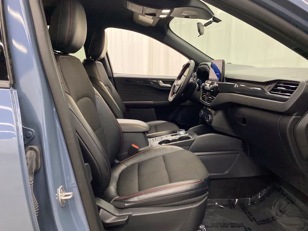 Used 2025 Ford Escape ST-Line Select AWD/4WD image 17
