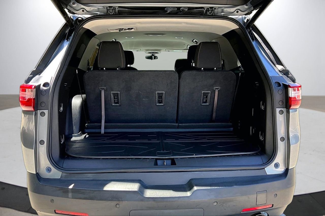 Used 2018 Chevrolet Traverse LT FWD image 25