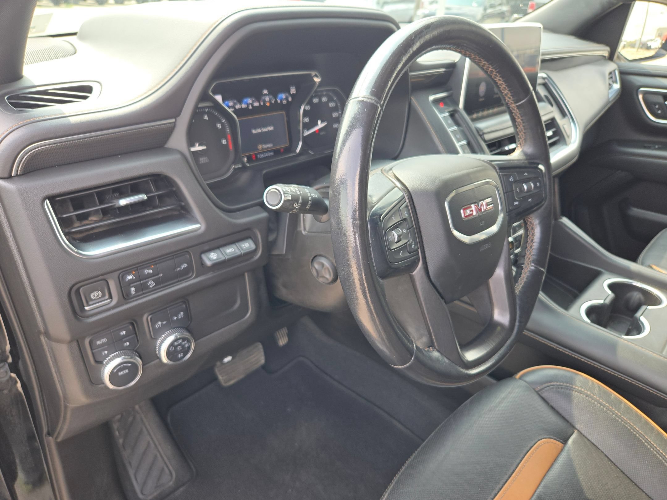 Used 2021 GMC Yukon XL AT4 w/ AT4 Premium Package AWD/4WD image 10