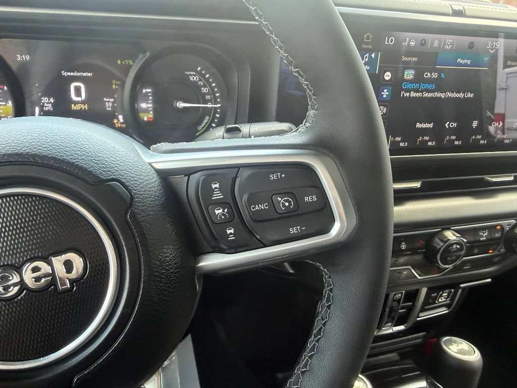 Used 2025 Jeep Wrangler Unlimited Sahara AWD/4WD image 17