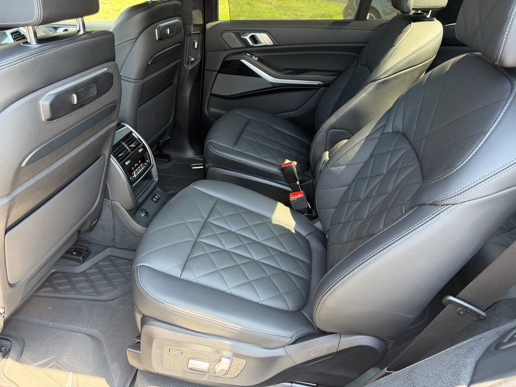 Used 2024 BMW X7 xDrive40i w/ Executive Package AWD/4WD image 23