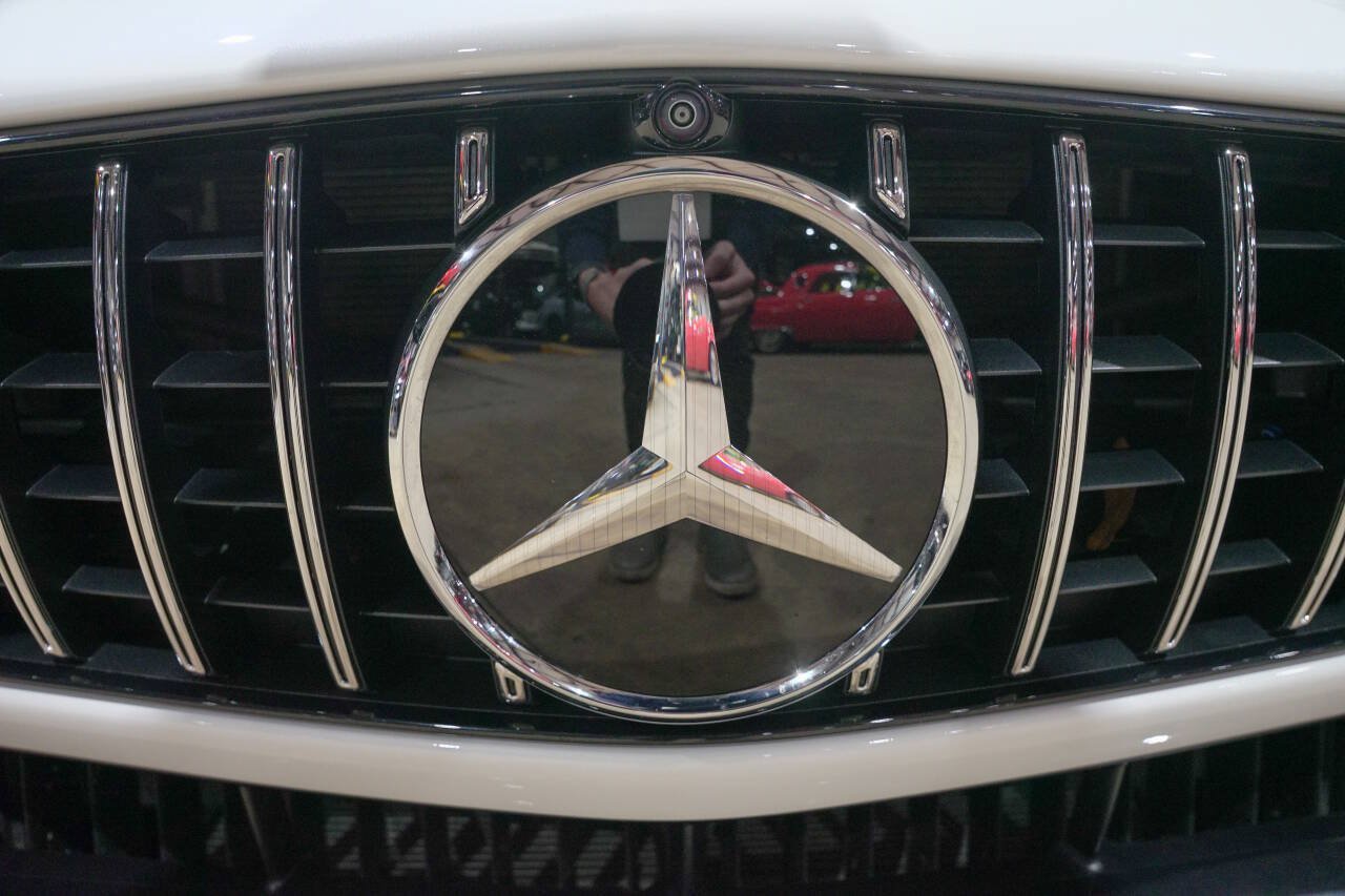 Used 2022 Mercedes-Benz SL 63 AMG 4MATIC image 34