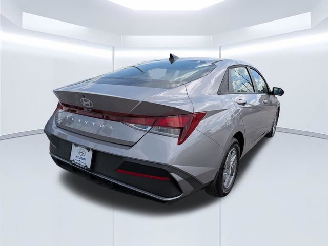 Certified 2026 Hyundai Elantra SE image 4