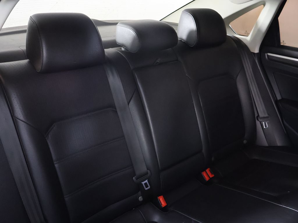 Used 2017 Volkswagen Passat 1.8T SE FWD image 28