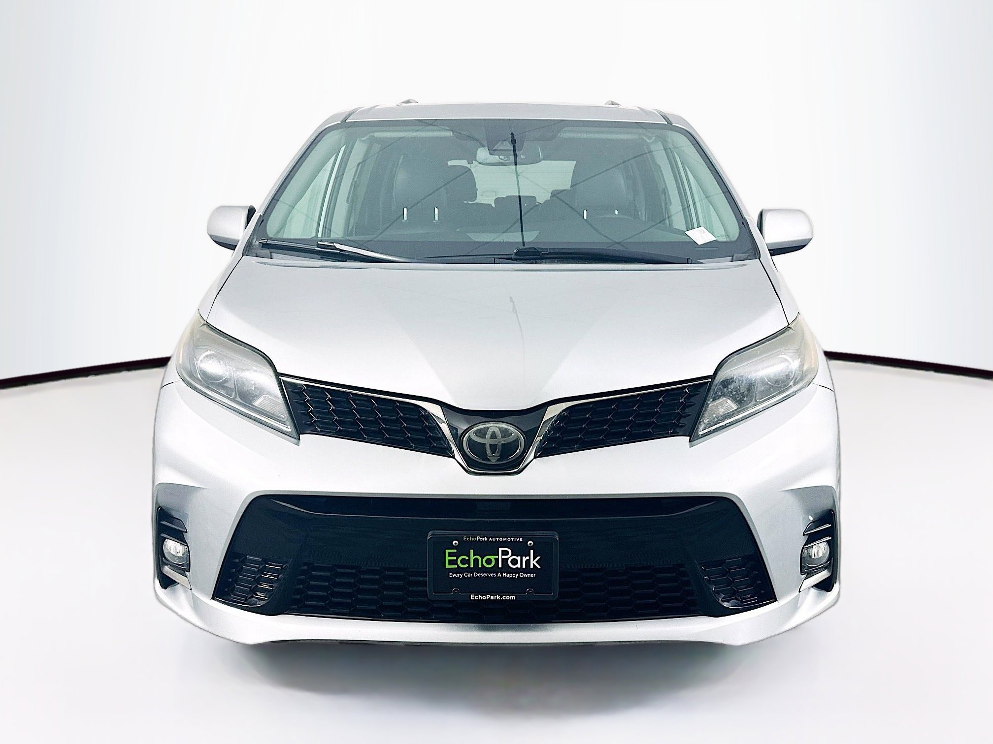Used 2020 Toyota Sienna SE w/ SE Preferred Package image 2