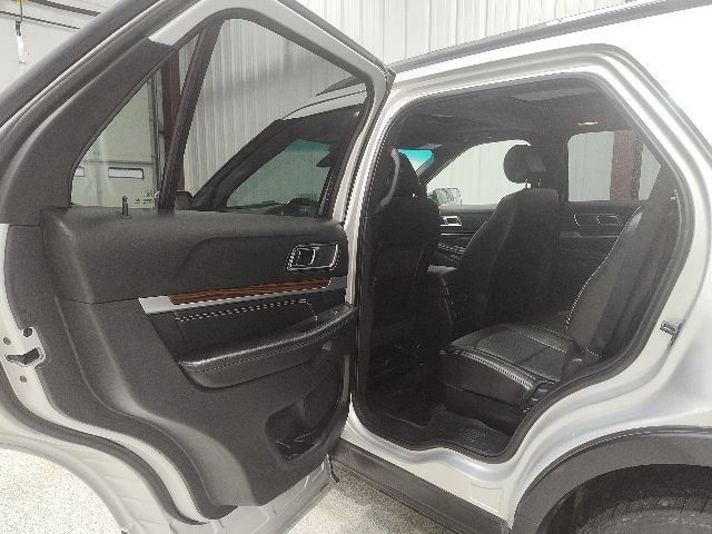 Used 2017 Ford Explorer Limited w/ Equipment Group 301A AWD/4WD image 16