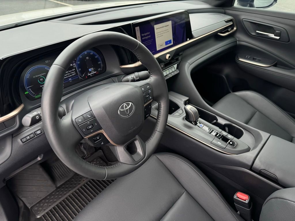 Used 2023 Toyota Crown Limited image 14