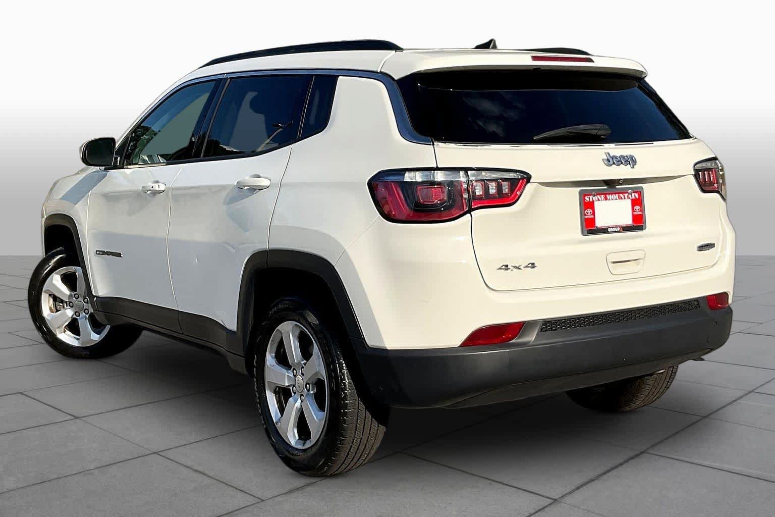 Used 2018 Jeep Compass Latitude w/ Popular Equipment Group AWD/4WD image 12
