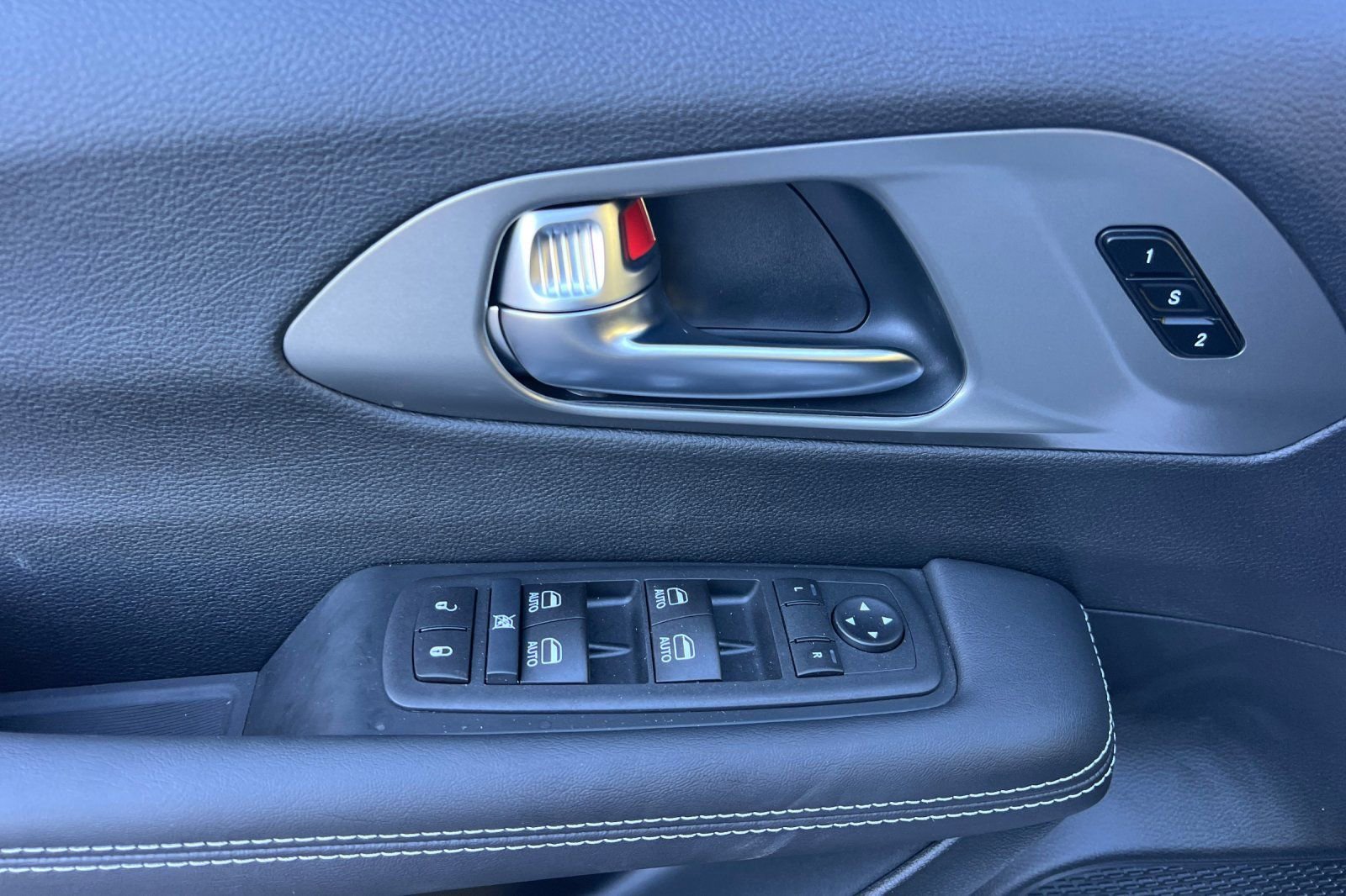 New 2026 Chrysler Pacifica Select AWD/4WD image 7