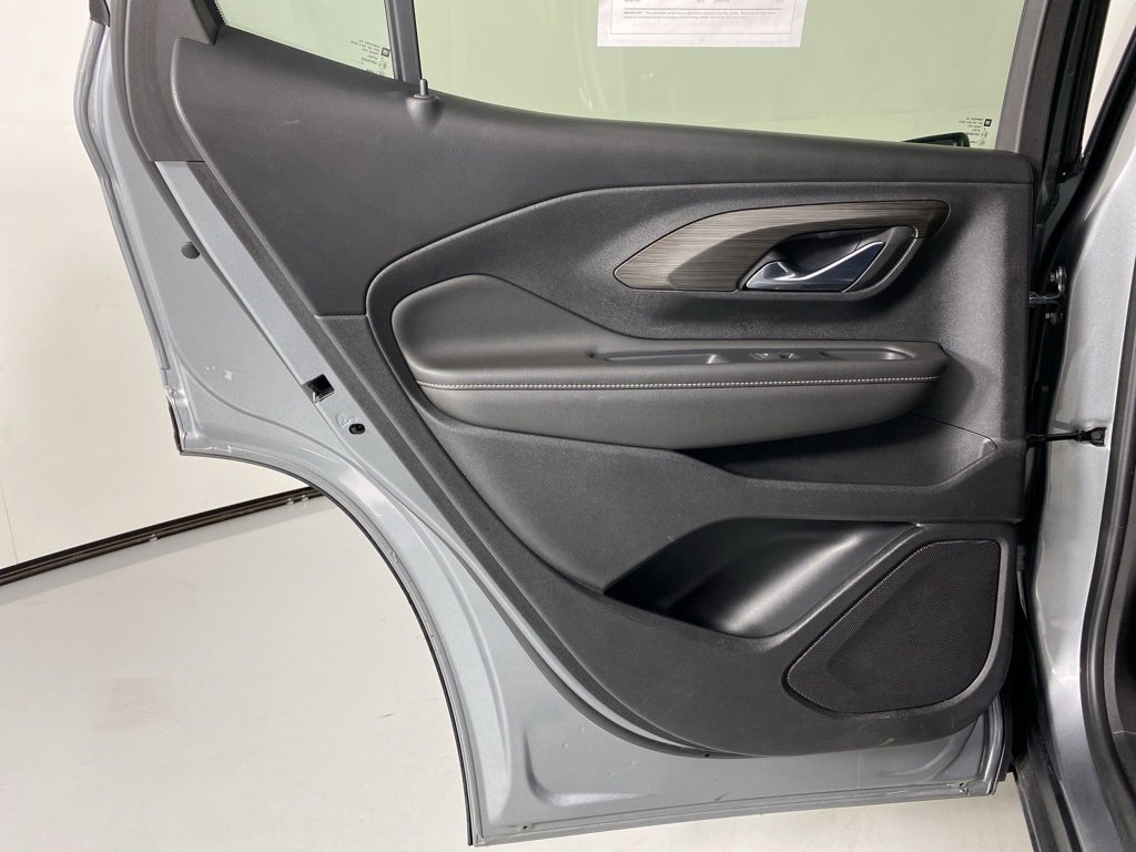 Used 2023 GMC Terrain SLT image 31