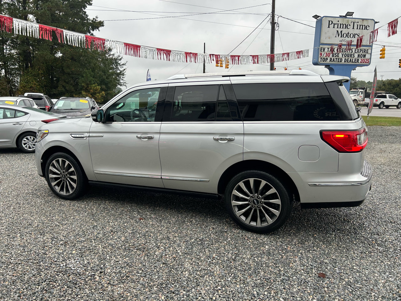 Used 2019 Lincoln Navigator Select image 2