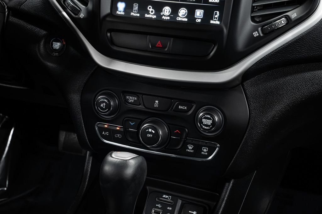 Used 2018 Jeep Cherokee Latitude Plus image 16