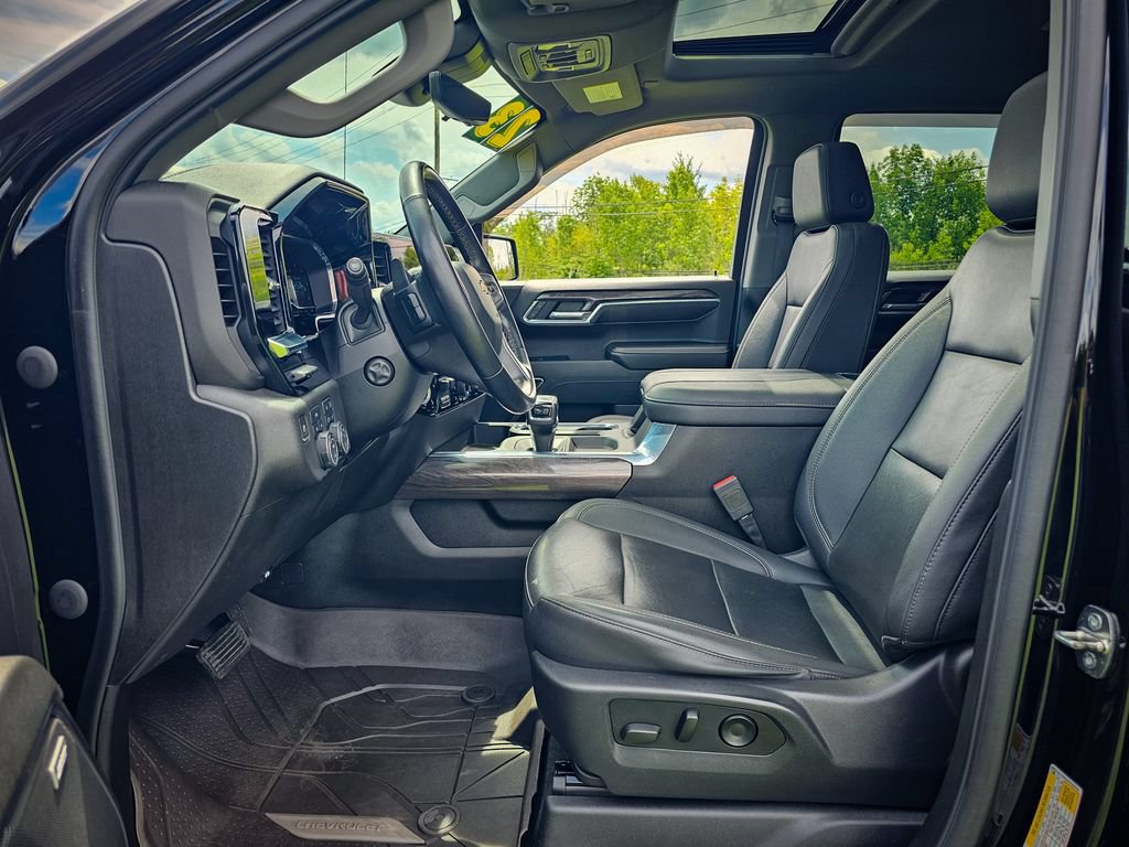 Used 2023 Chevrolet Silverado 1500 LTZ w/ LTZ Premium Package AWD/4WD image 15