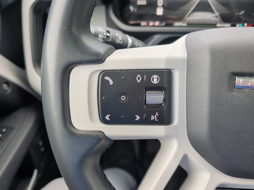 Used 2025 Land Rover Defender 110 S AWD/4WD image 13