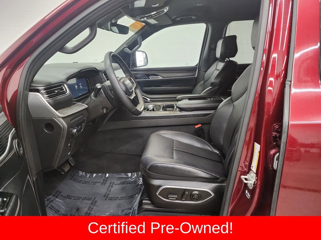 Certified 2024 Jeep Wagoneer Series II w/ Flexible Seating Group image 12