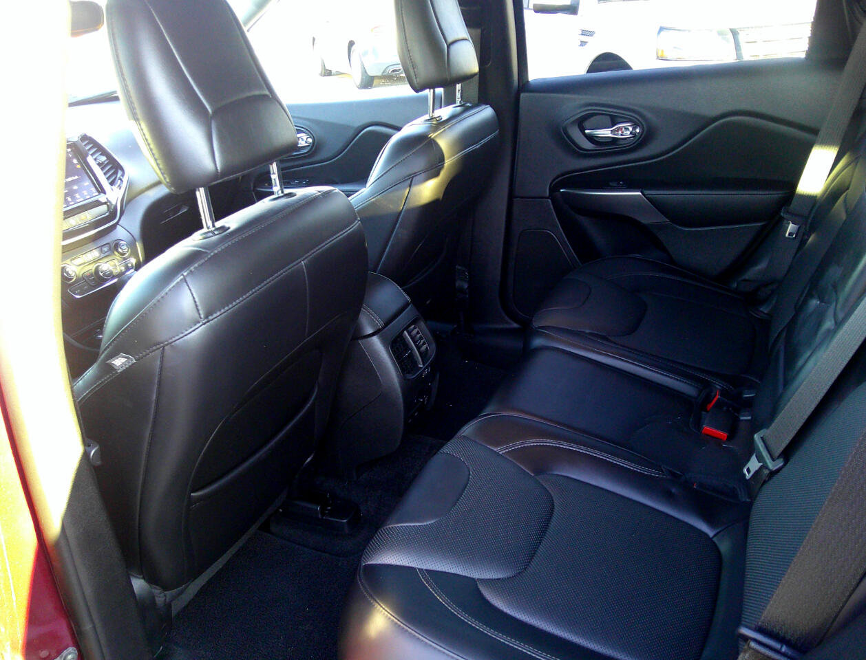 Used 2019 Jeep Cherokee Overland w/ Trailer Tow Group image 42