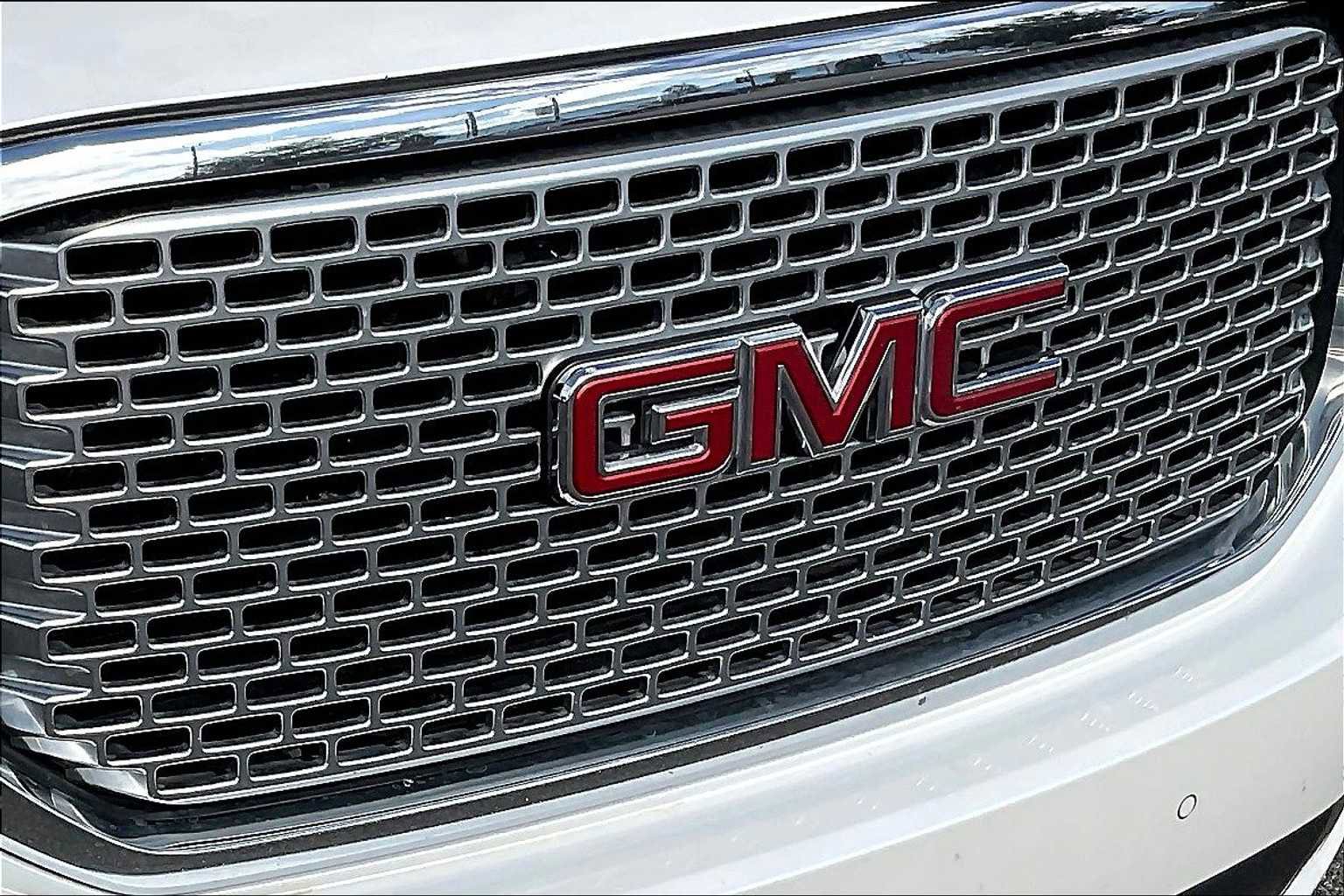 Used 2016 GMC Yukon Denali w/ Open Road Package image 30