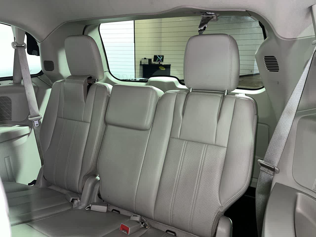 Used 2011 Chrysler Town & Country Touring-L w/ Entertainment Group #2 FWD image 25