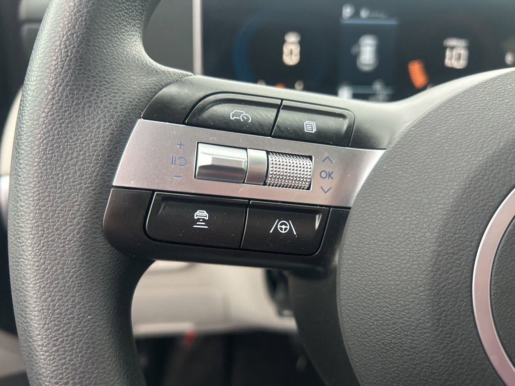 Used 2025 Hyundai Tucson SE image 14