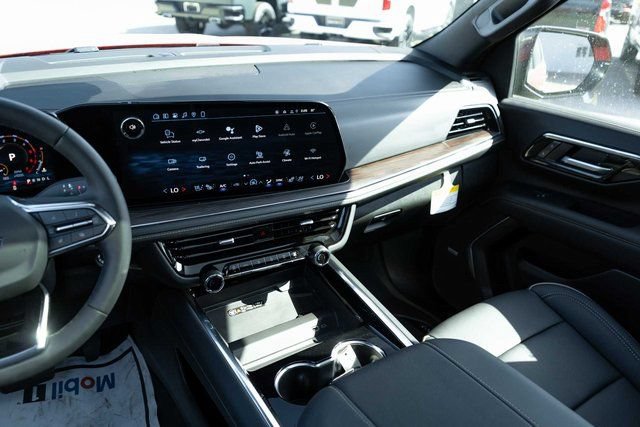 New 2026 Chevrolet Suburban Premier AWD/4WD image 19