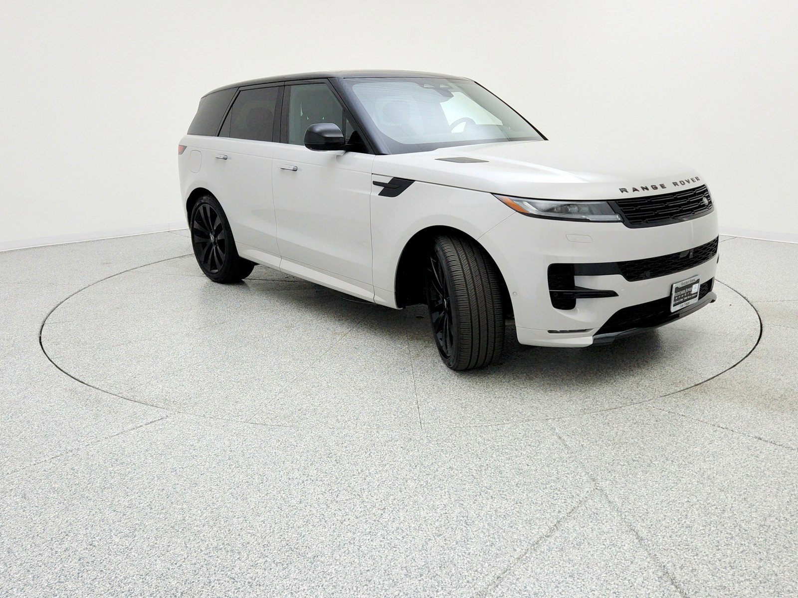 Used 2025 Land Rover Range Rover Sport Dynamic SE image 3