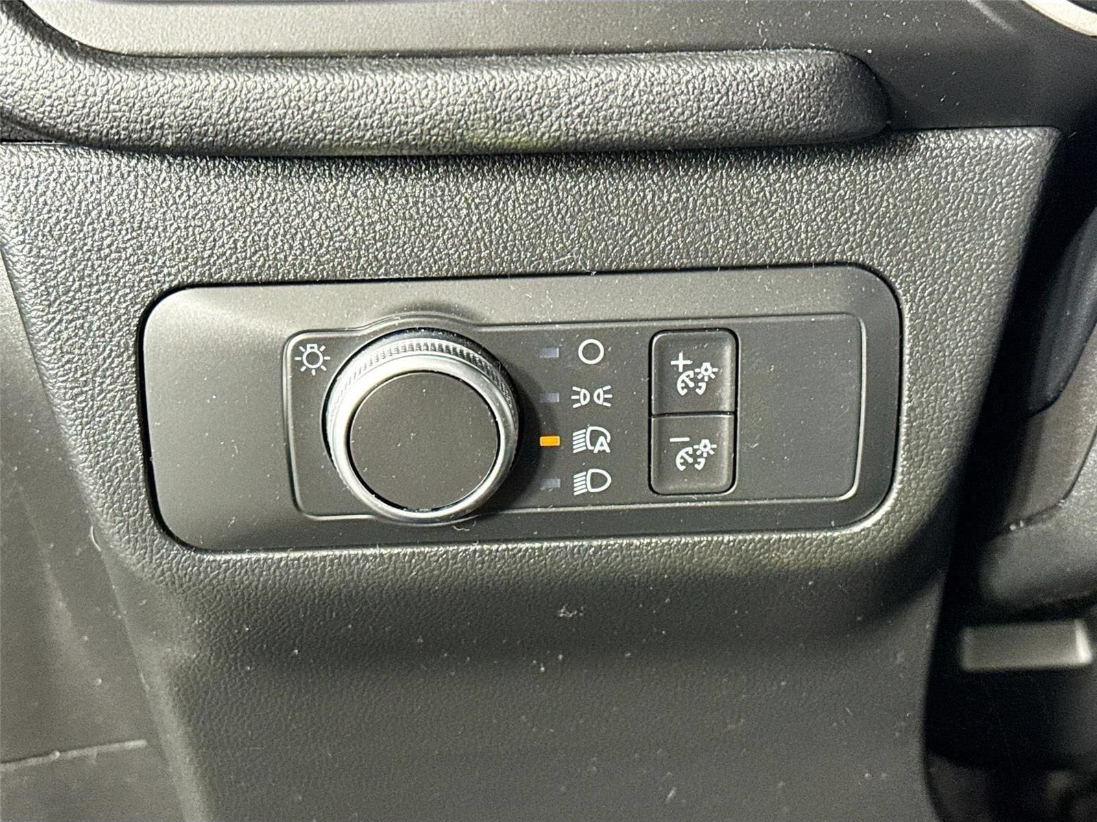 Used 2020 Ford Escape SE FWD image 11