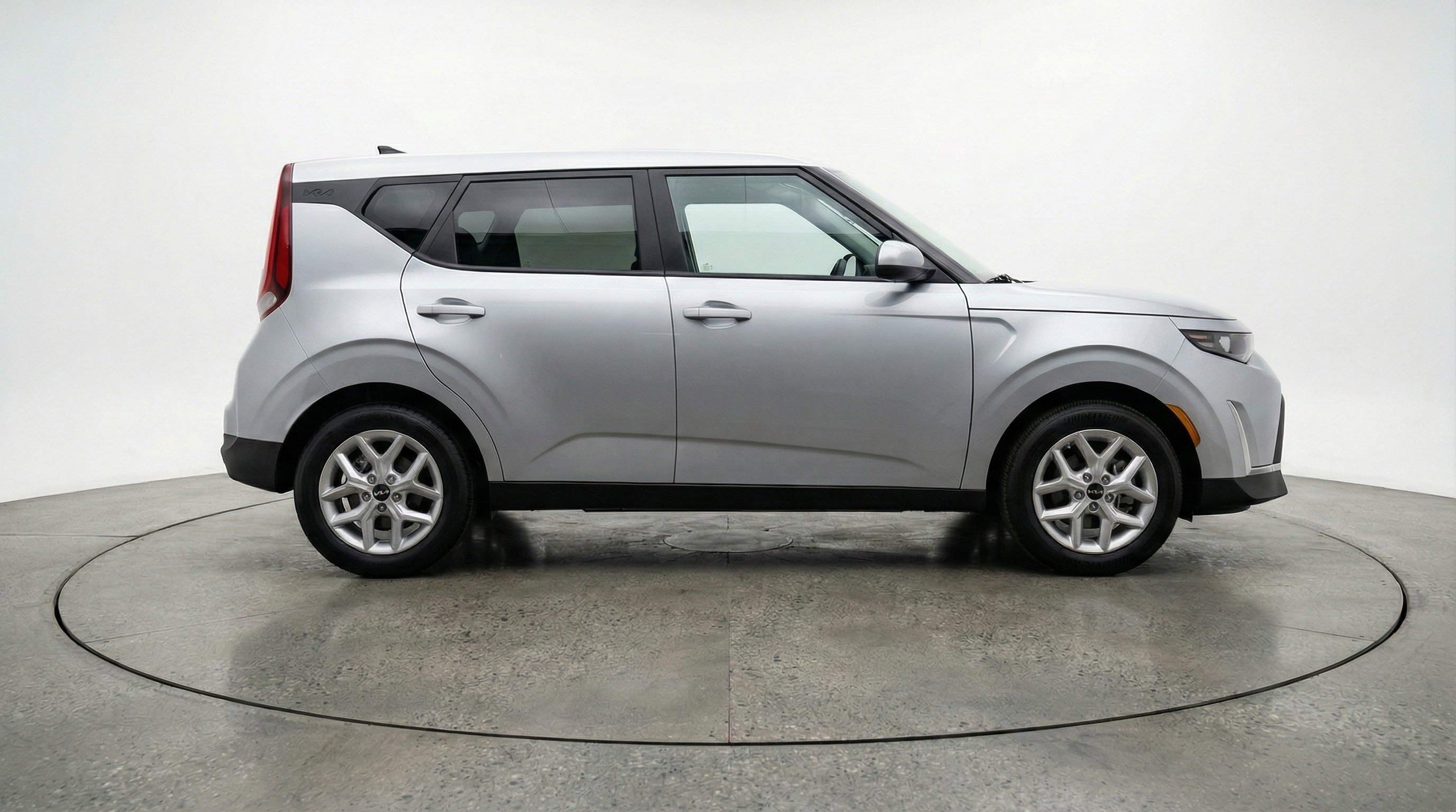 Used 2025 Kia Soul LX w/ LX Technology Package FWD image 11