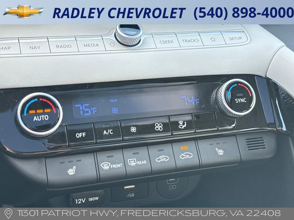 Used 2025 Hyundai Elantra Limited image 10